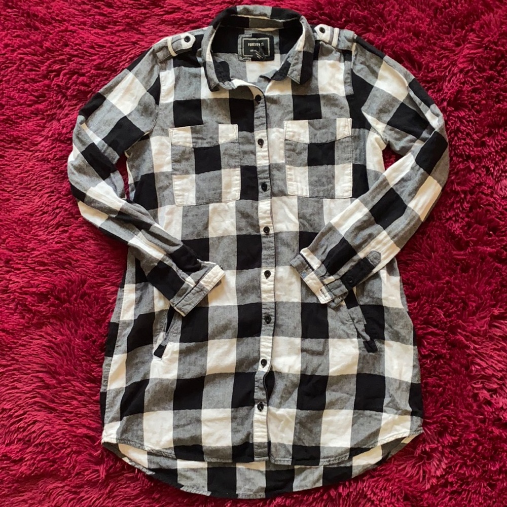 Forever 21 black and white plaid button down shirt - Picture 1 of 15